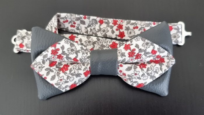 Nœud papillon simili cuir gris foncé fleuri rouge/gris