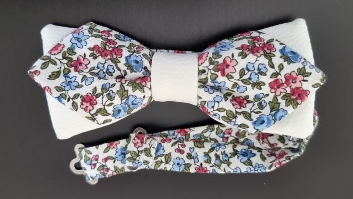 Nœud Papillon simili cuir blanc à fleur bleu/rose
