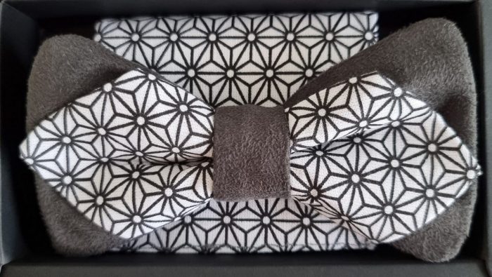 Nœud papillon suédine gris foncé/blanc/noir avec sa pochette