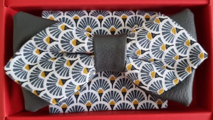 Nœud papillon simili cuir gris foncé/ gris clair à motifs avec sa pochette